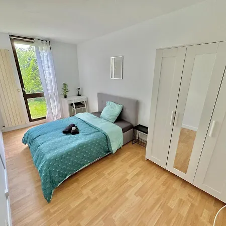 Cozy And Spacious 100 M2 1 Min From Rer D