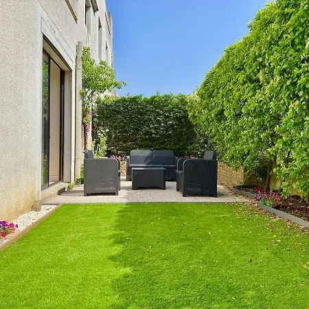 Cozy And Spacious 100 M2 1 Min From Rer D Appartement *
