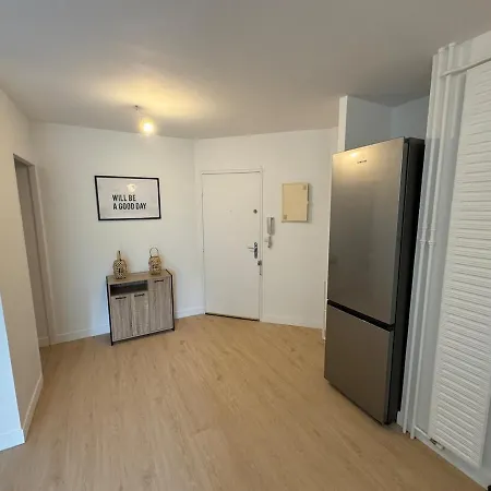 Cozy And Spacious 100 M2 1 Min From Rer D
