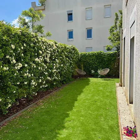 Cozy And Spacious 100 M2 1 Min From Rer D Appartement *