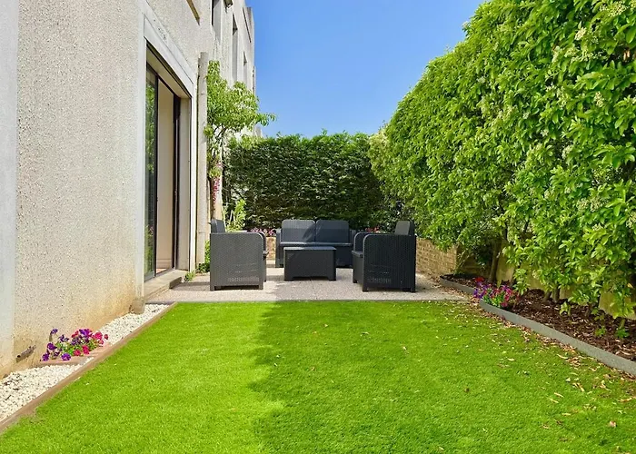 Cozy And Spacious 100 M2 1 Min From Rer D Apartment *