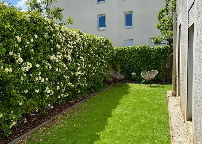 Cozy And Spacious 100 M2 1 Min From Rer D Apartment *